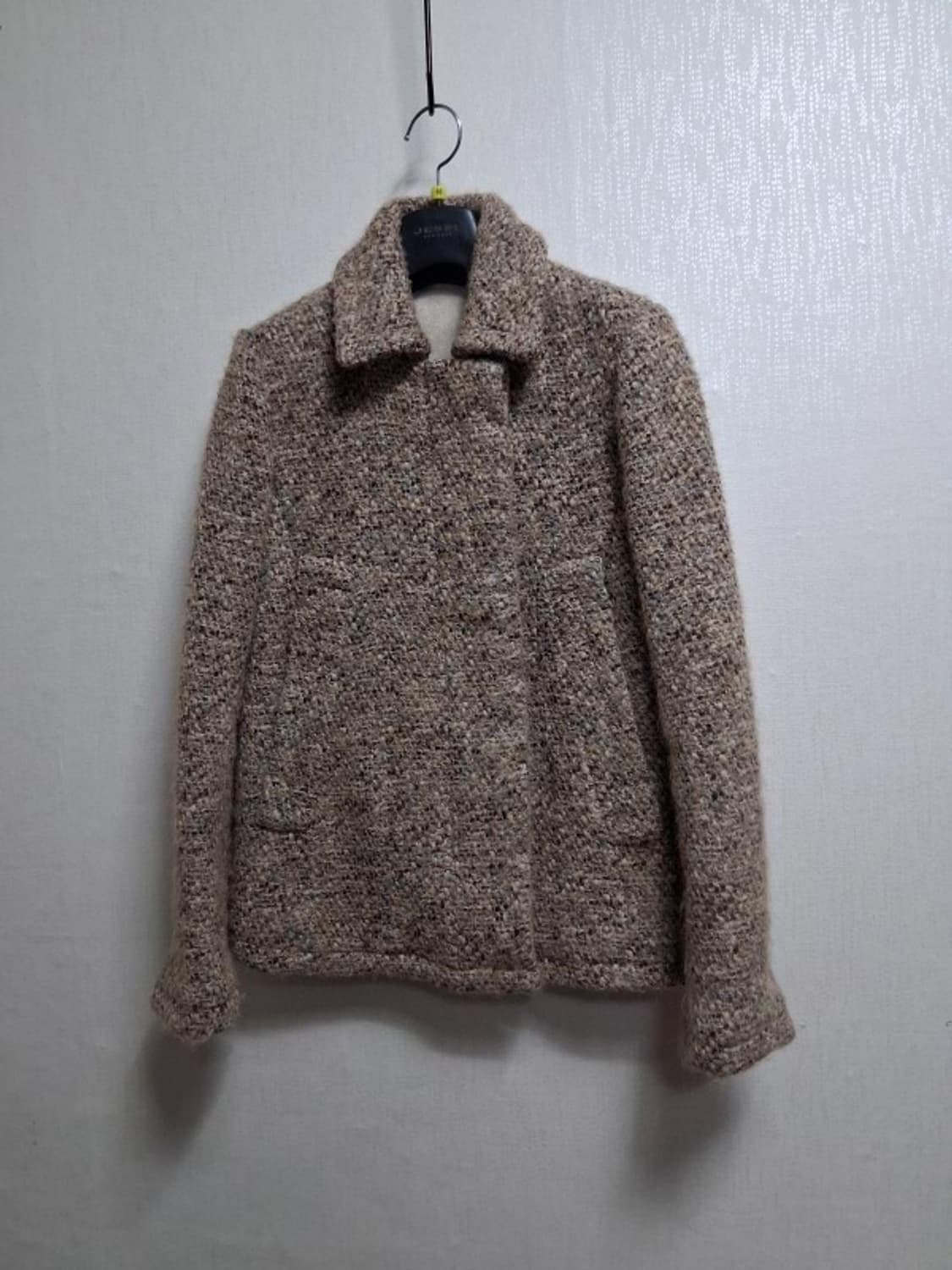 띠어리 베이지 모직 울 쟈켓 44마른55
원산지 일본 
 상품이미지1