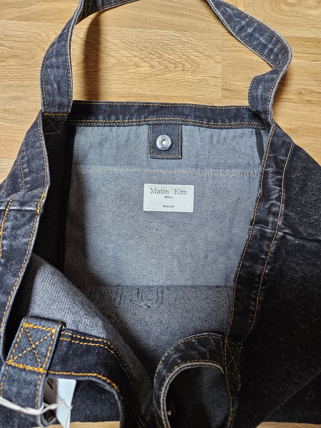 마뗑킴 워싱 데님 토트백 블랙 상품이미지2