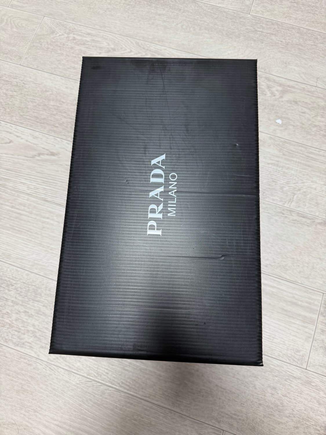     프라다 나일론 개버딘 트라이앵글 로고 스니커즈 상품이미지9