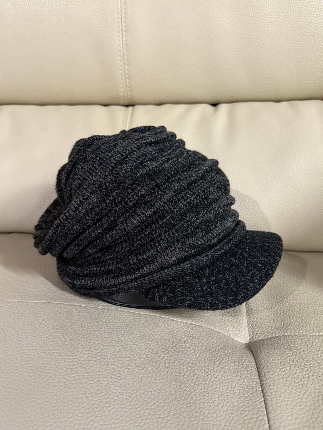 Charcoal shirring detail knit cap 상품이미지1