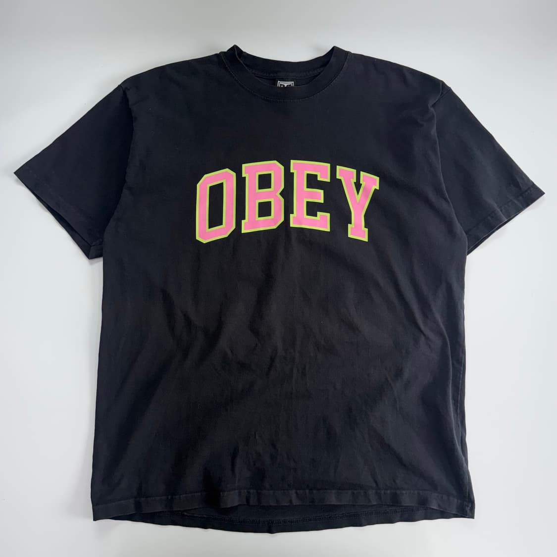 Obey 오베이 핑크그린 로고 블랙 반팔 상품이미지3