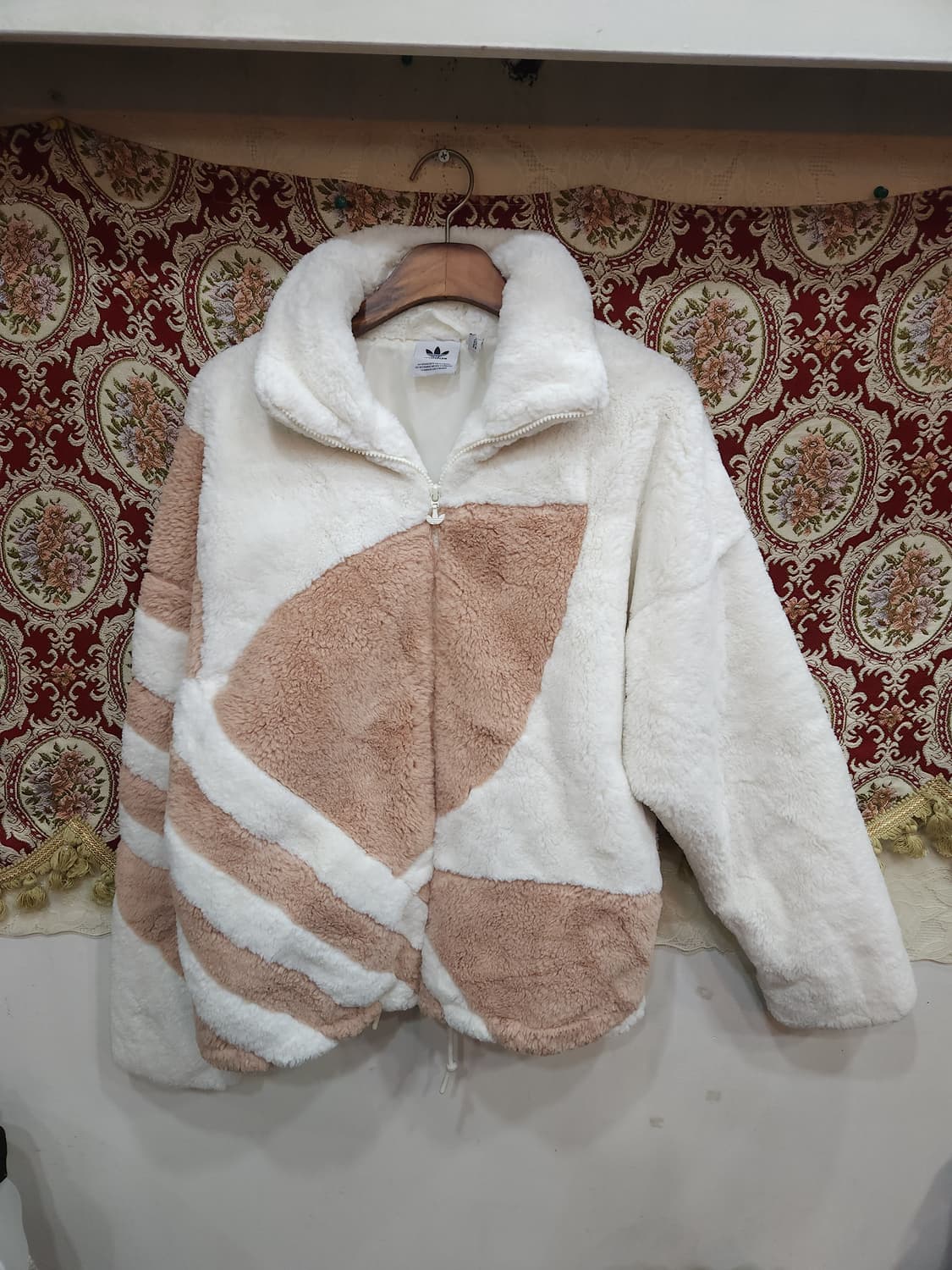 아디다스 트레포일 퍼 자켓
​
 상품이미지2