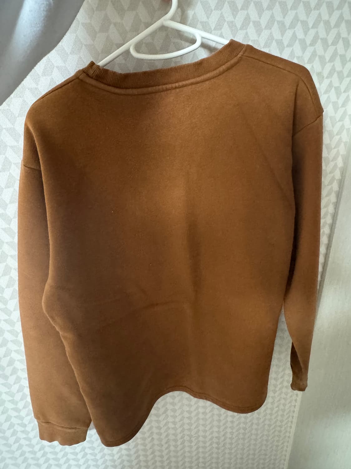 칼하트 포켓 맨투맨 브라운 상품이미지3