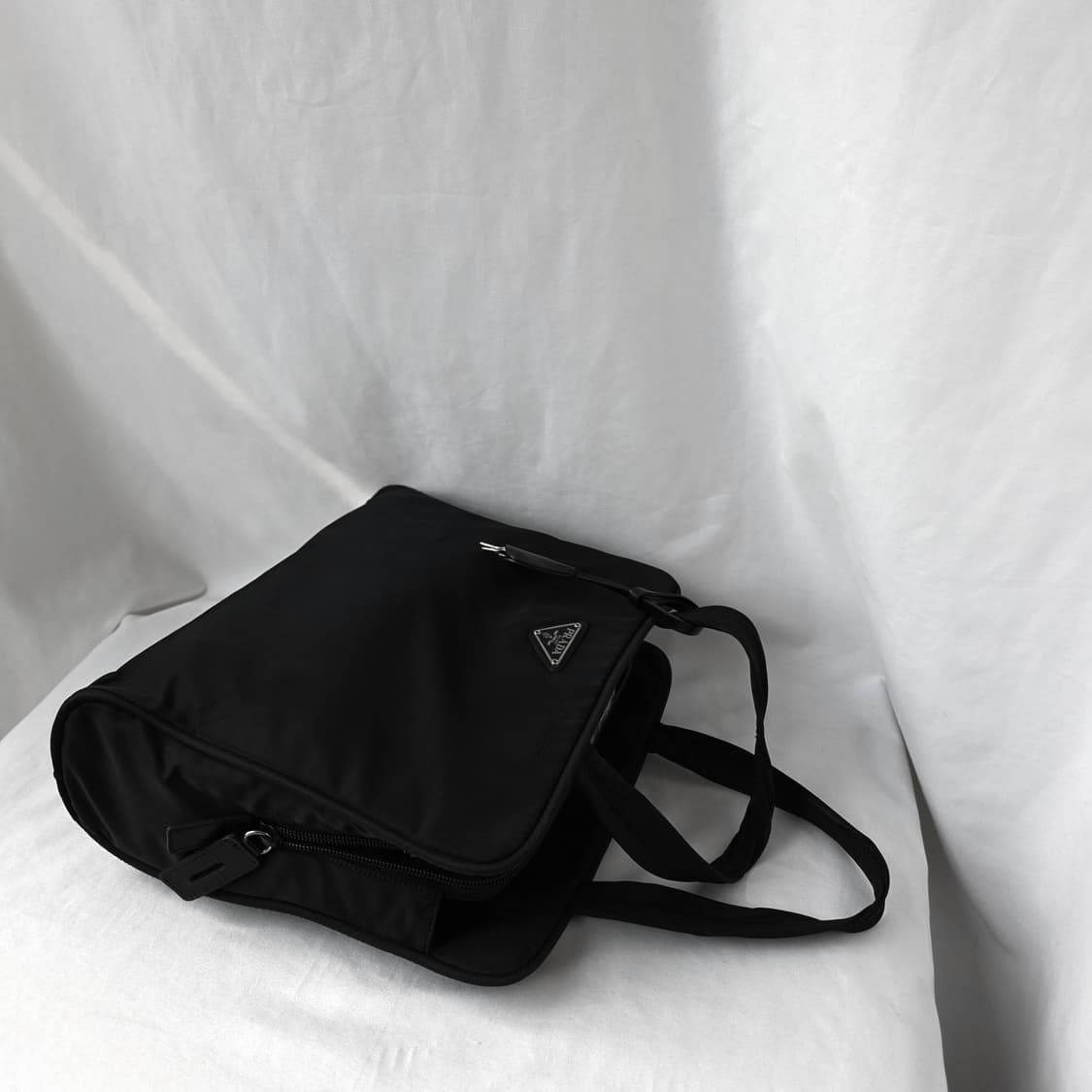 [정품 PRADA] 프라다 직사각 포코노 나일론 여성 토트백 상품이미지3