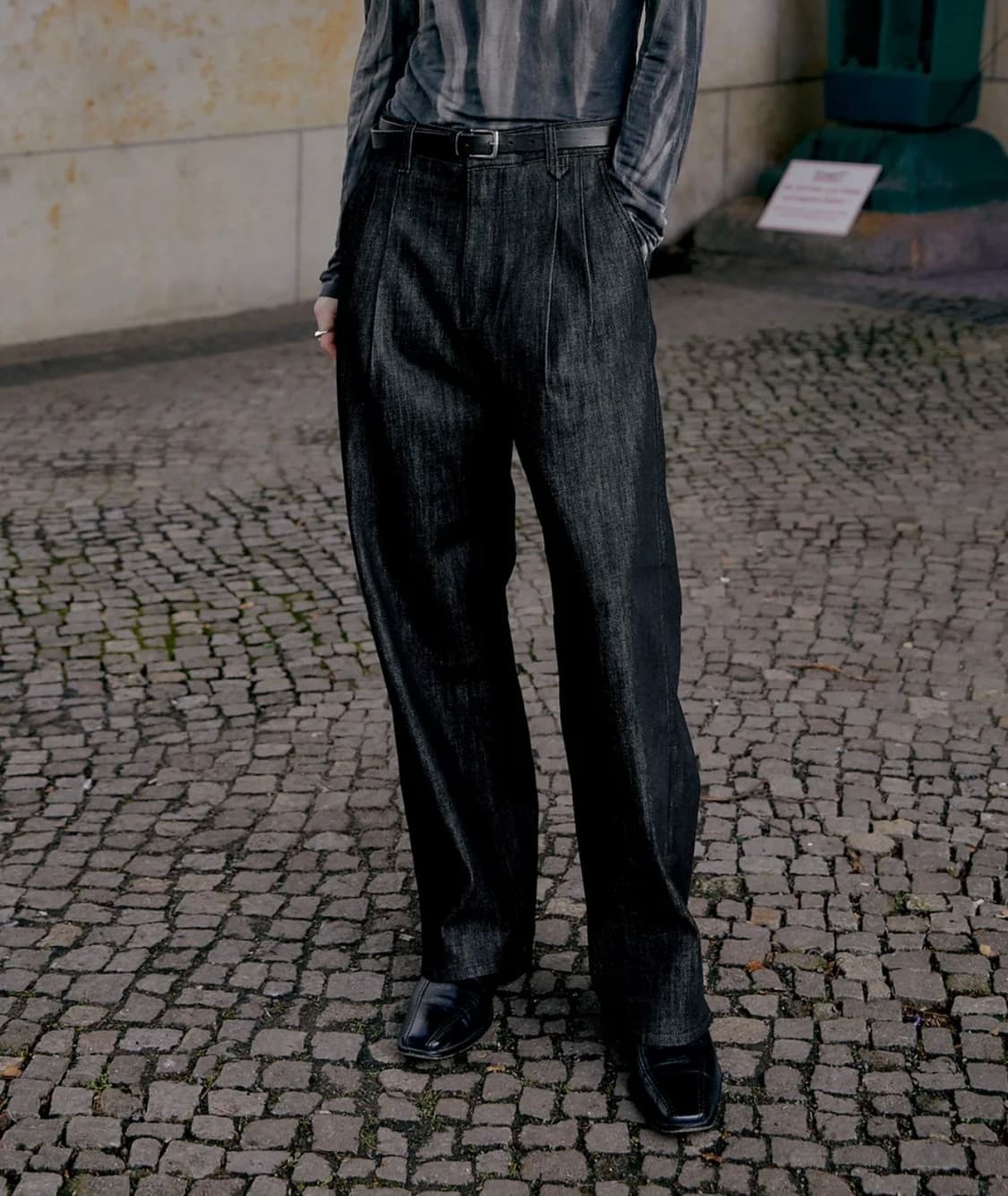 Two Tuck Wide Black Jeans 상품이미지1