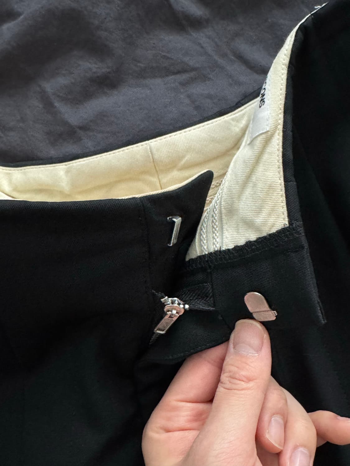 꼼데가르송 꼼데가르송 아코디언 울 팬츠 (블랙, s) 상품이미지4