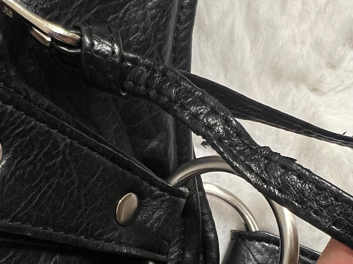 이우가마카라스 스터드 레더 숄더백 블랙(리뉴얼 전) 상품이미지6