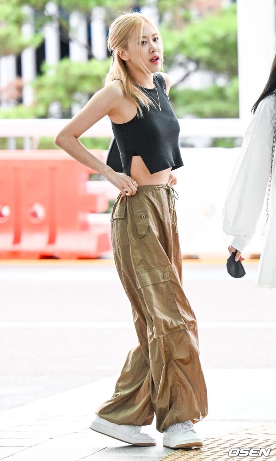 블랙핑크 로제 바지 Motel Rocks Parachute Pants 상품이미지3