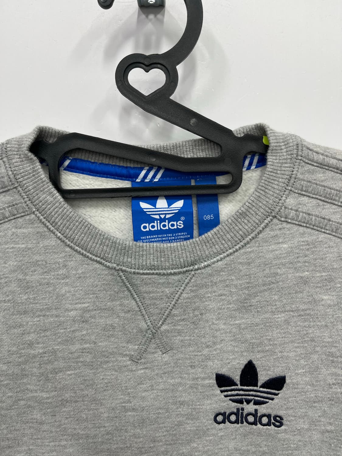 아디다스 그레이 라운드 맨투맨  상품이미지3
