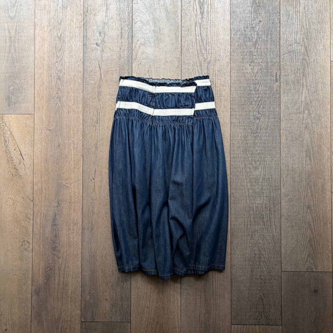 Shirring Line Detail Denim Skirt 상품이미지1