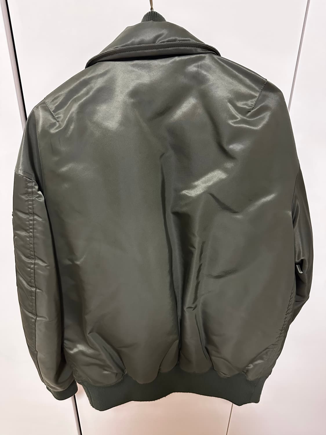 유니클로 +J 다운 오버사이즈 립 블루종 카키 상품이미지7