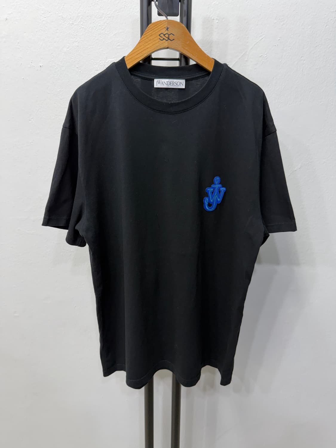 정품) J.W.앤더슨 블랙 로고 반팔 티셔츠 M 상품이미지1