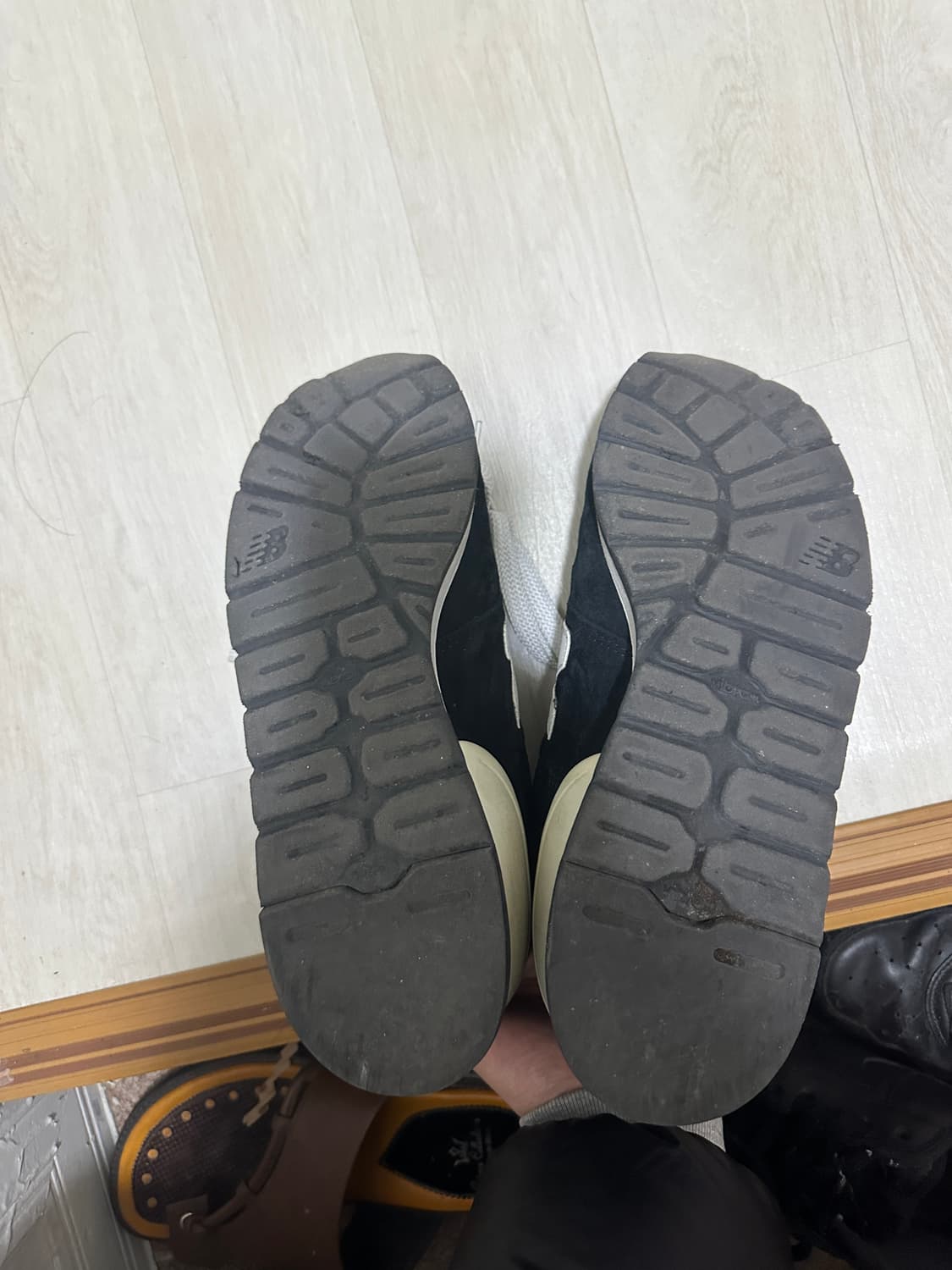 뉴발란스 990 v1 블랙 상품이미지4