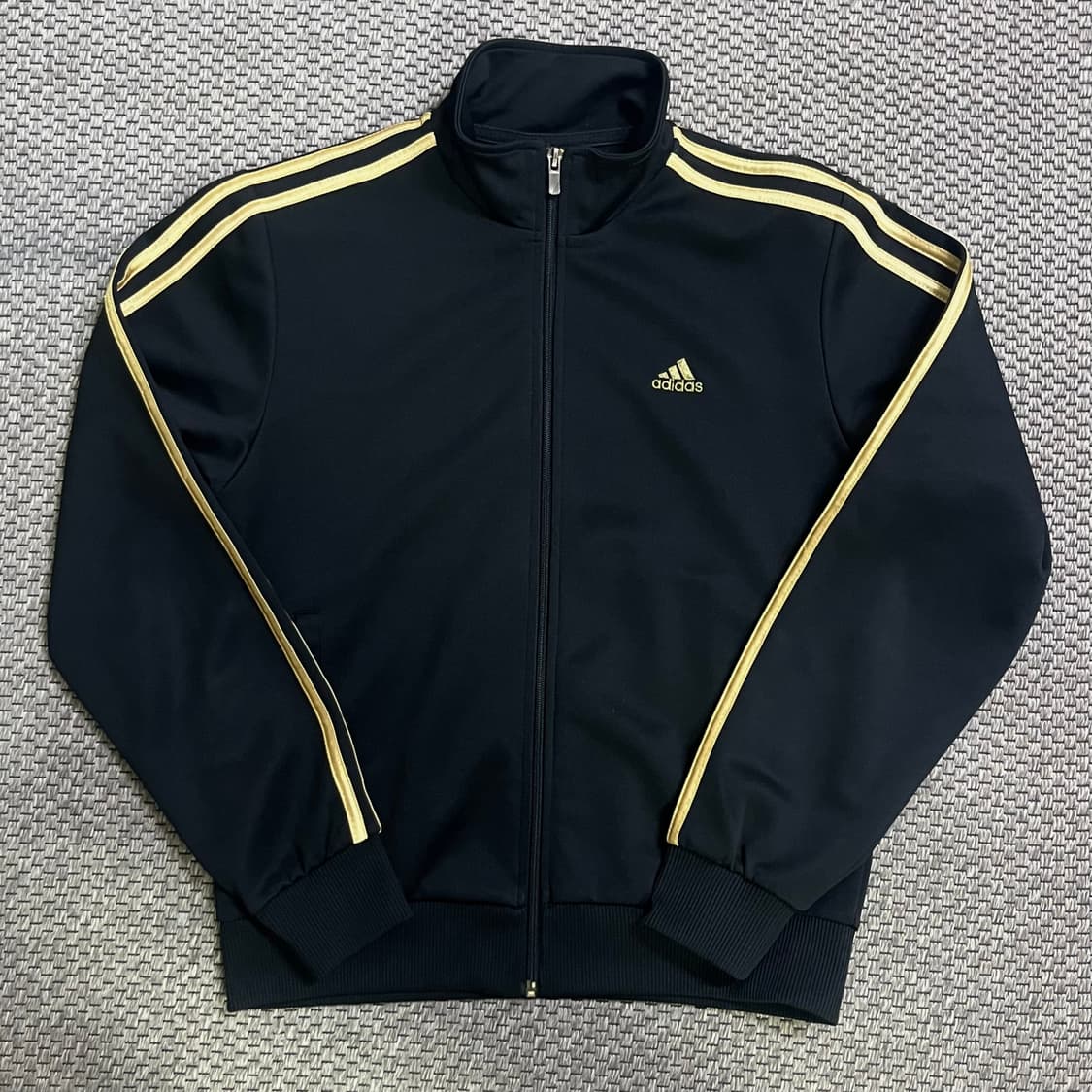 [검골]아디다스 블랙&골드 백로고 트랙탑 상품이미지2