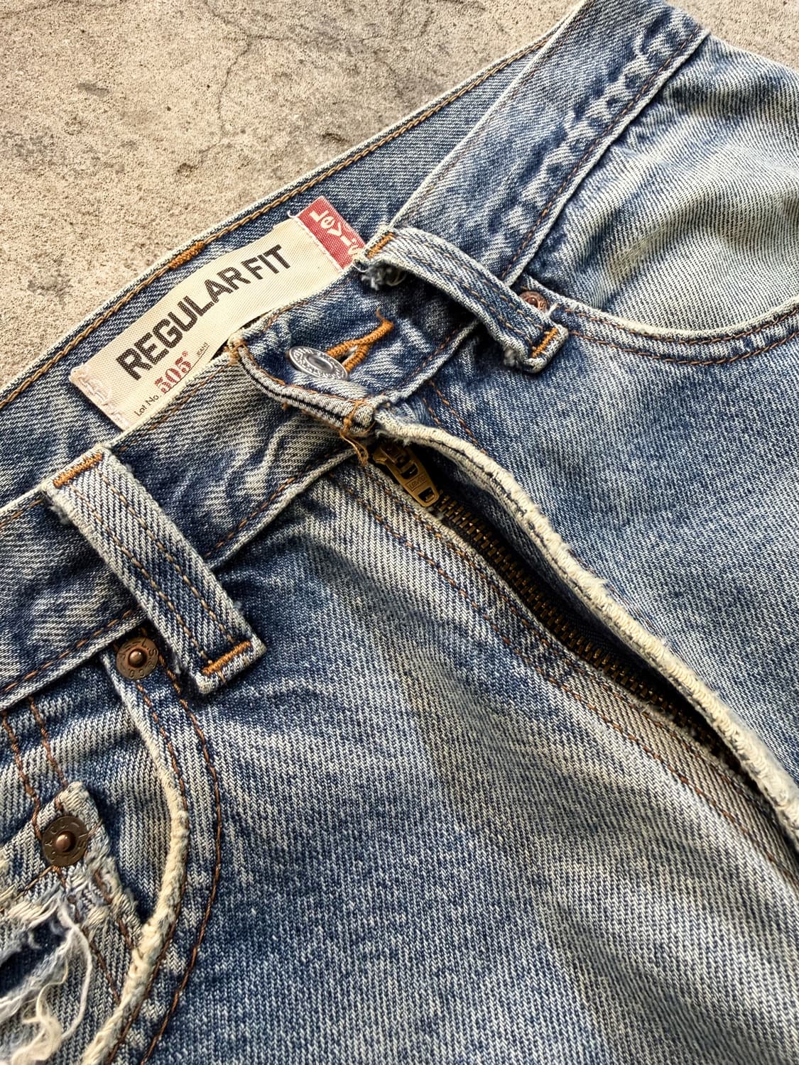 Vintage Levi’s 505 Distressed Denim Pant 상품이미지5