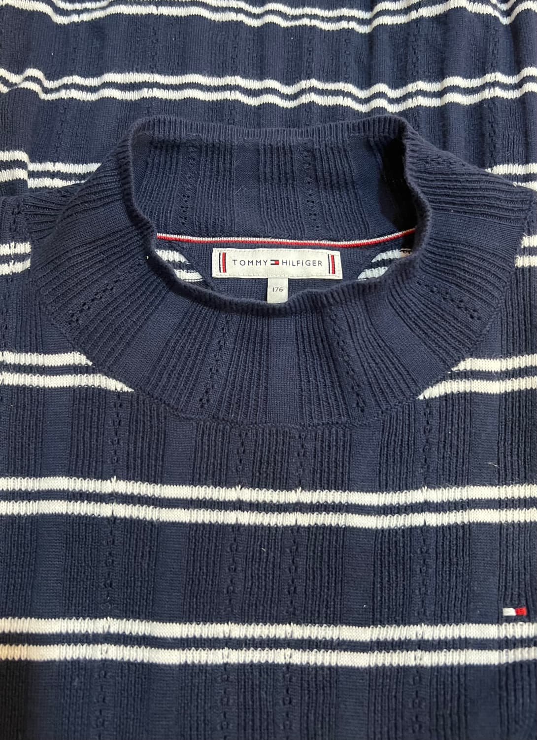 타미힐피거 여성 네이비 스트라이프 아일렛골지니트 니트티셔츠   상품이미지5