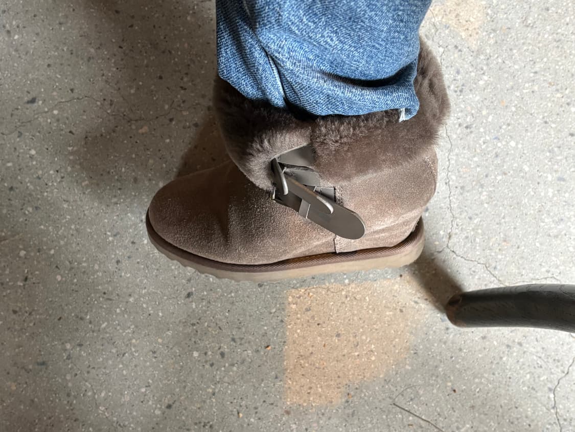 [36] Ash 아쉬 퍼 트리밍 투웨이 버클 부츠힐(착용샷O) 상품이미지2