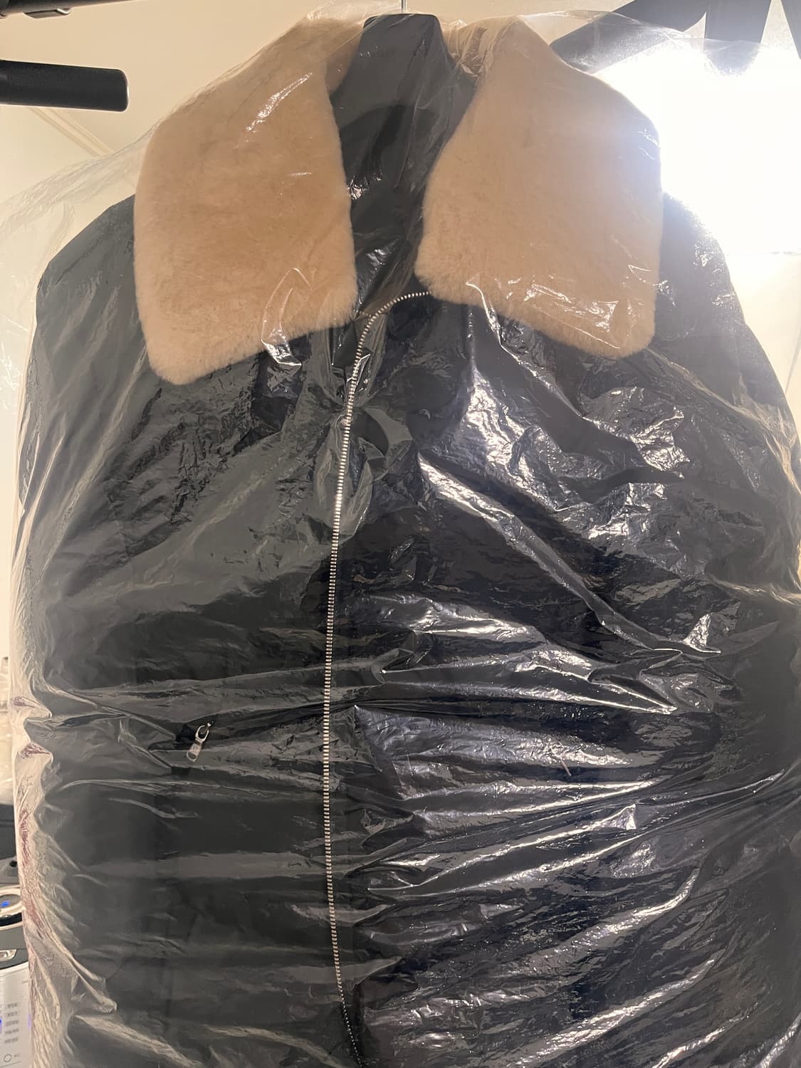 질스튜어트 뉴욕 구스다운 무스탕 블랙 점퍼 상품이미지2