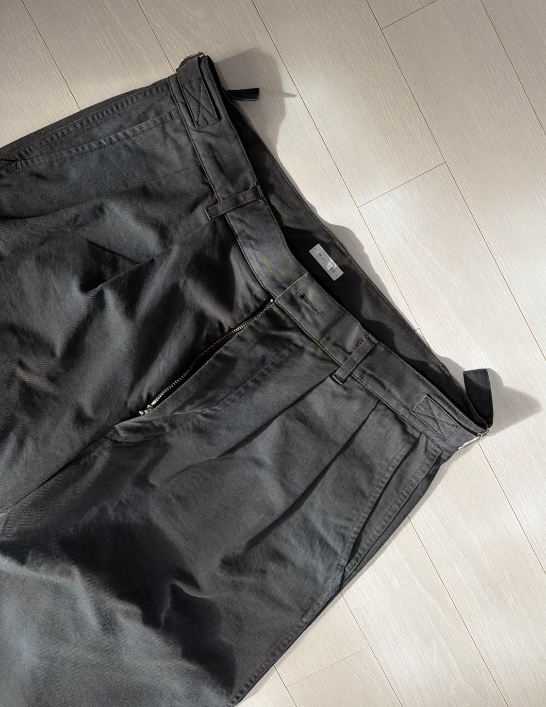 우드비 투턱 치노 팬츠 차콜 3사이즈 상품이미지2