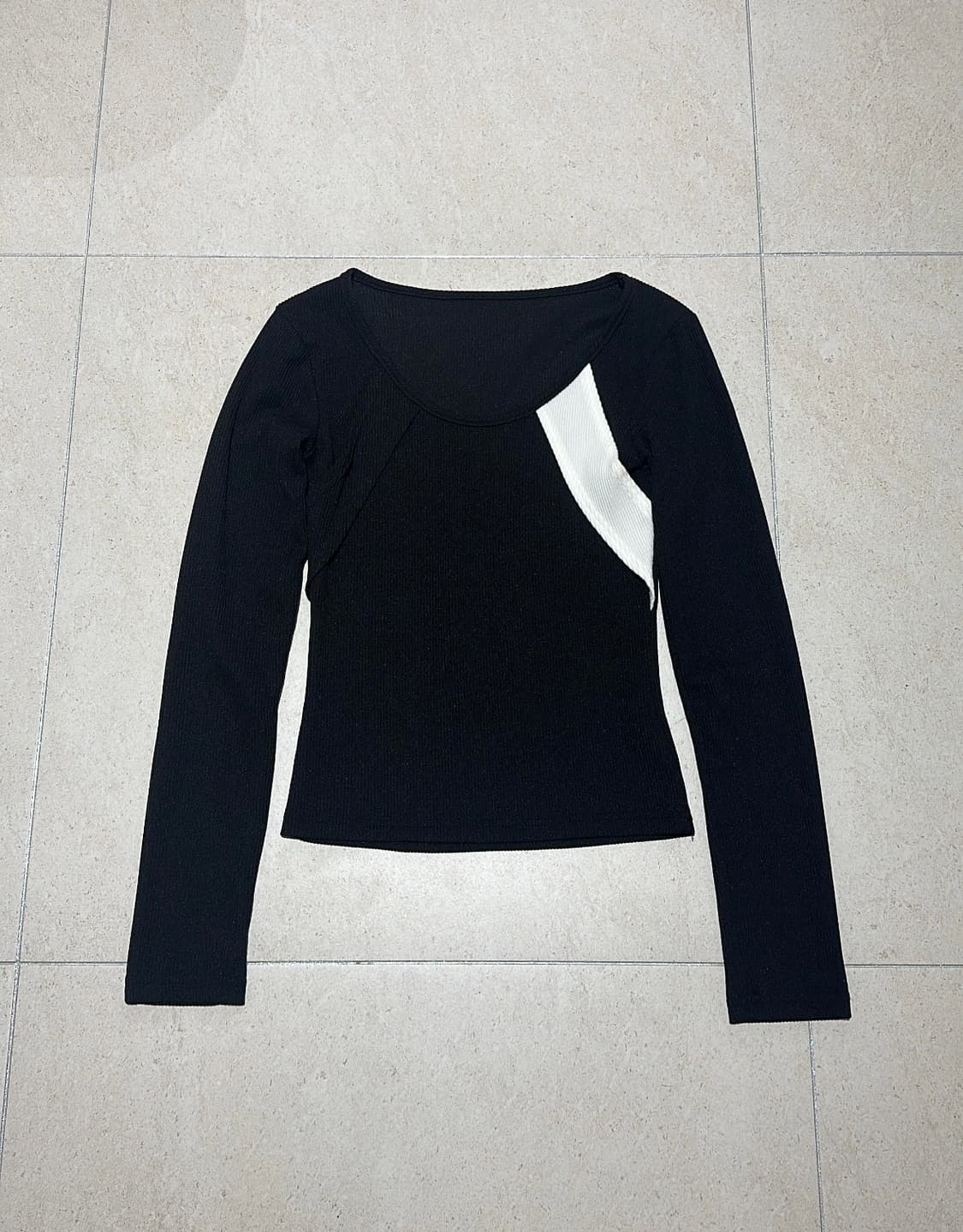Black & White Long-sleeved T-shirt 상품이미지1