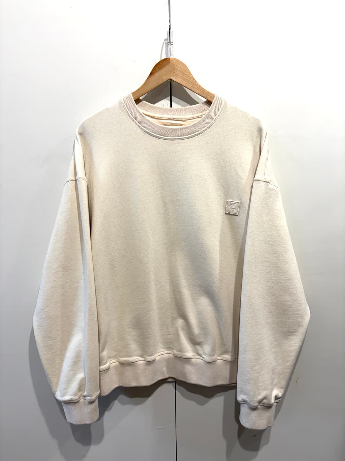 22FW 우영미 코튼 퍼지 백로고 스웨트셔츠 상품이미지3