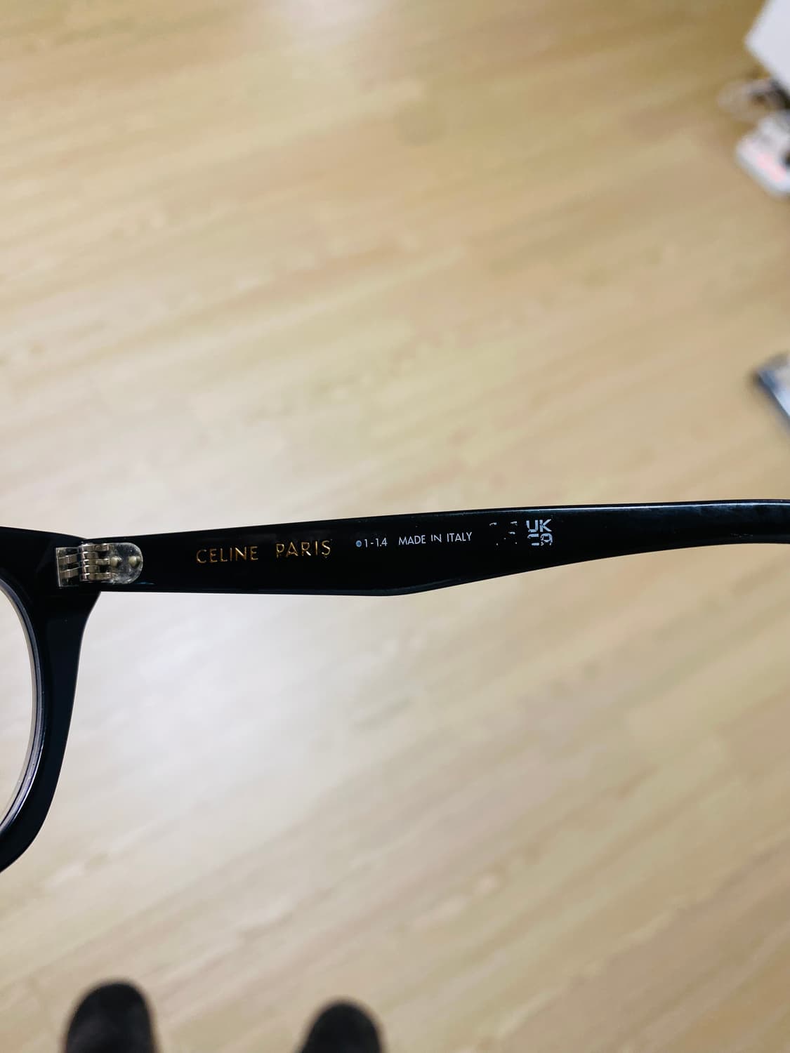 셀린느 안경(CL50116I001 블랙) 현빈 착용 상품이미지5