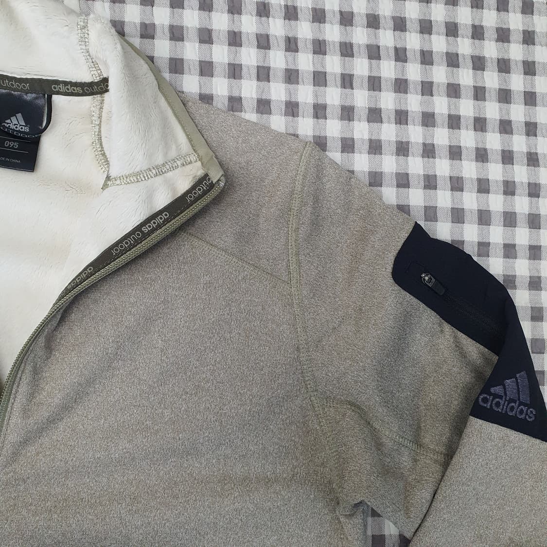아디다스 슬림핏 후리스 집업자켓 남자95 상품이미지3