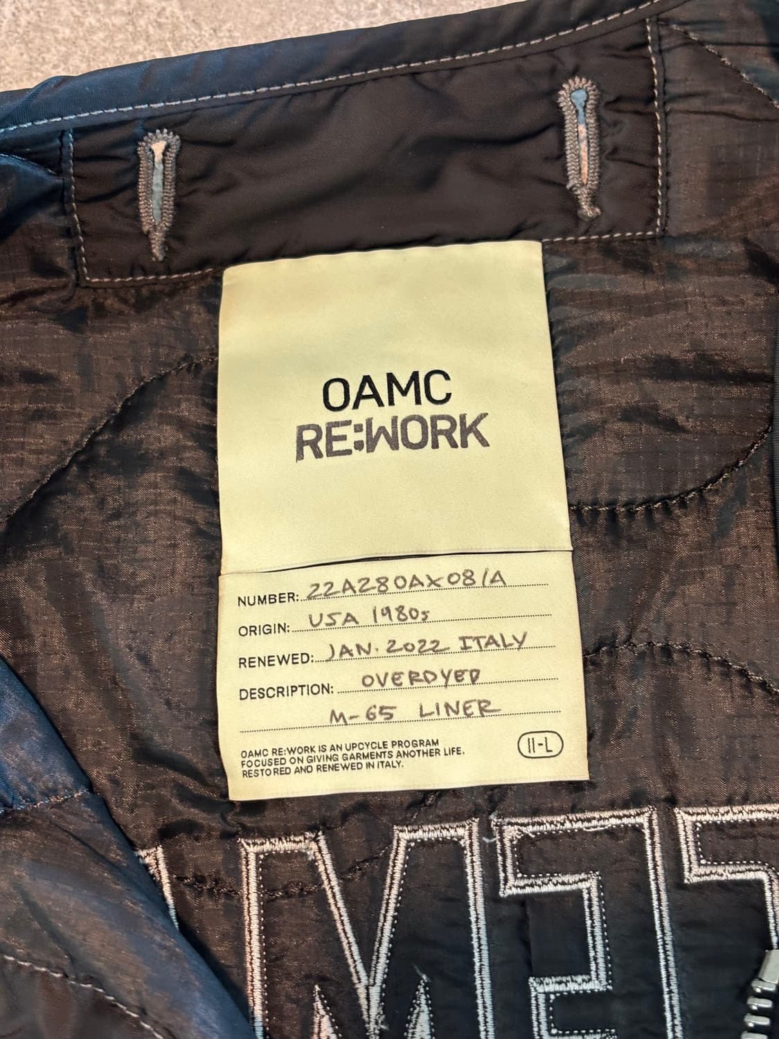 OAMC 리 워크 지퍼 라이너 퀼트 패딩 재킷 - 블랙 상품이미지2