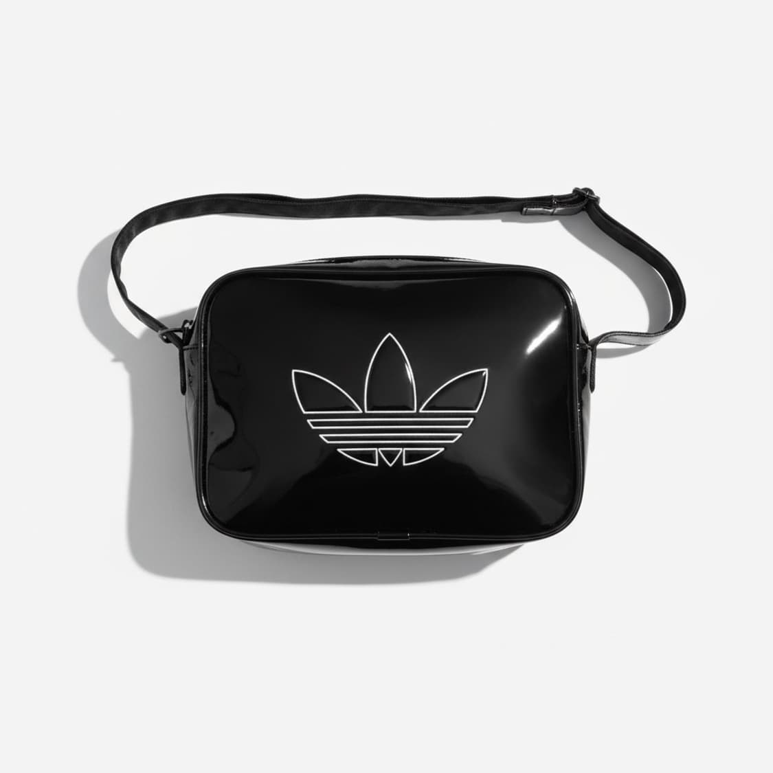 아디다스 블랙 에나멜 크로스백 상품이미지1