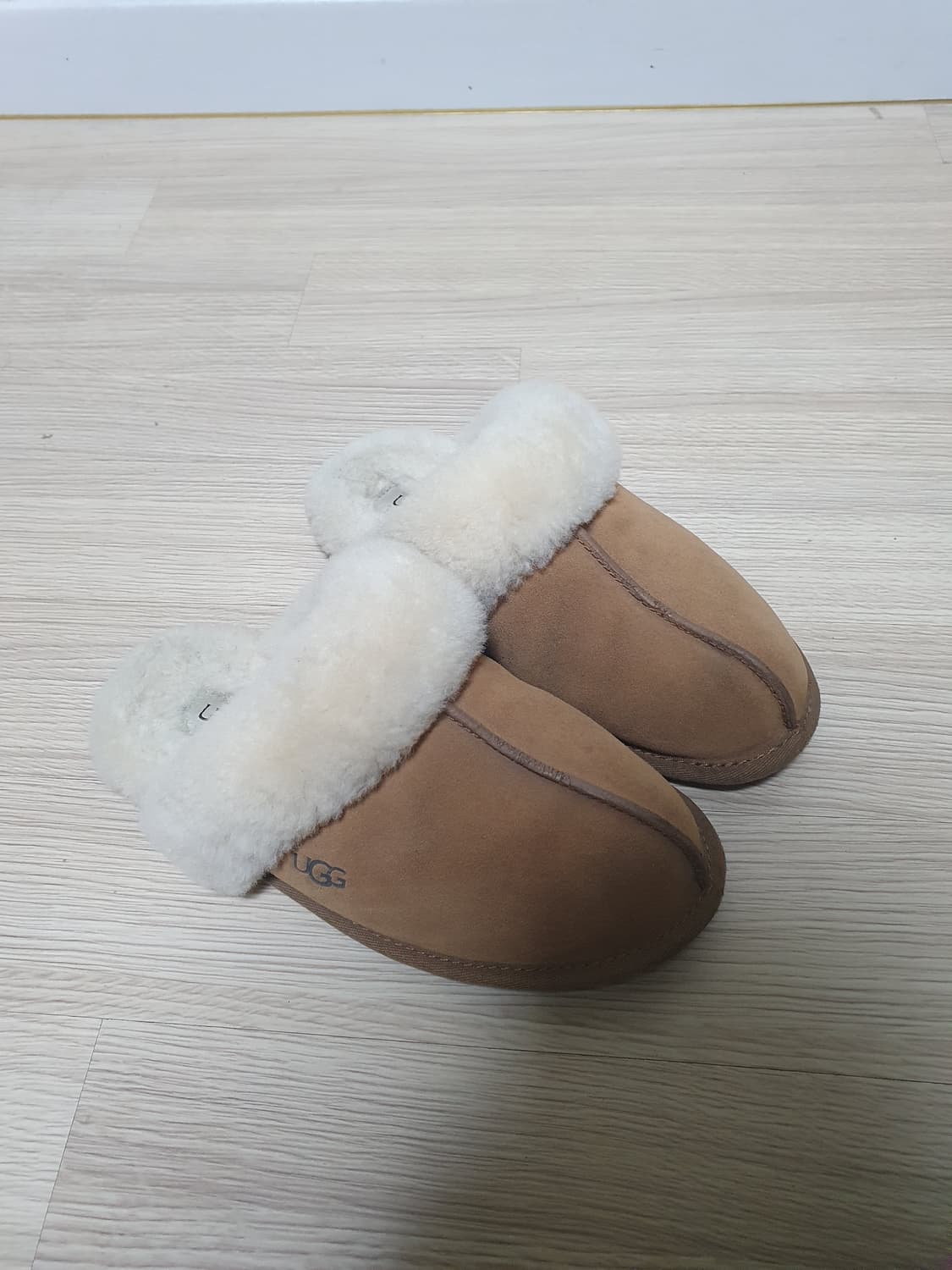 어그 체스트넛 털 슬리퍼 240 상품이미지2