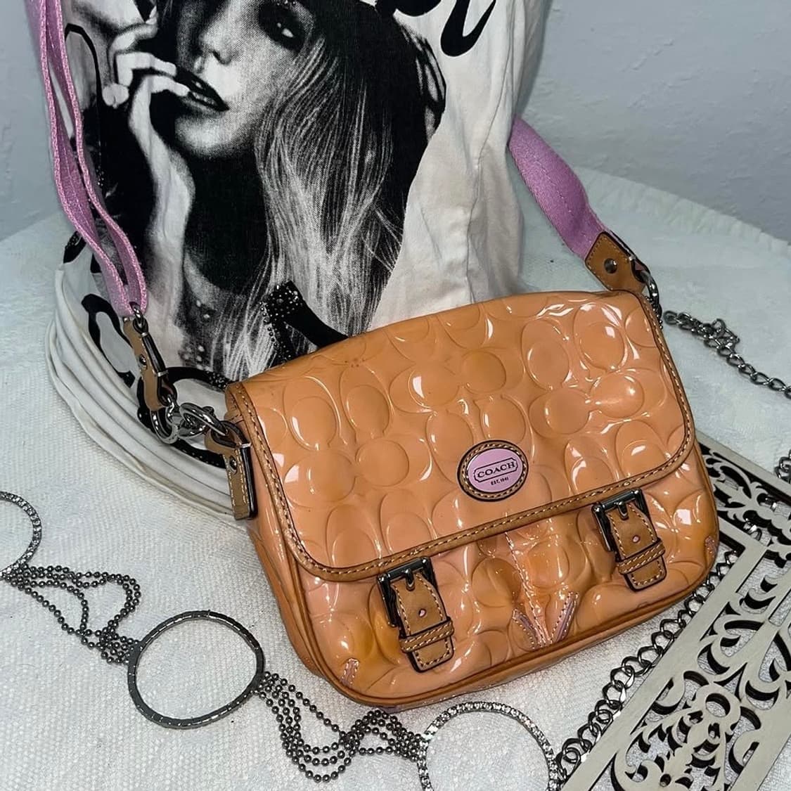 Coach 글로시 미니 크로스백 상품이미지2