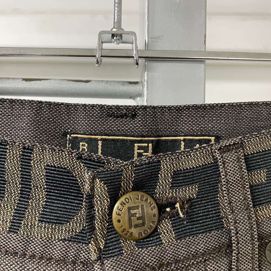 펜디 주카 로고 팬츠 42(W) 상품이미지4