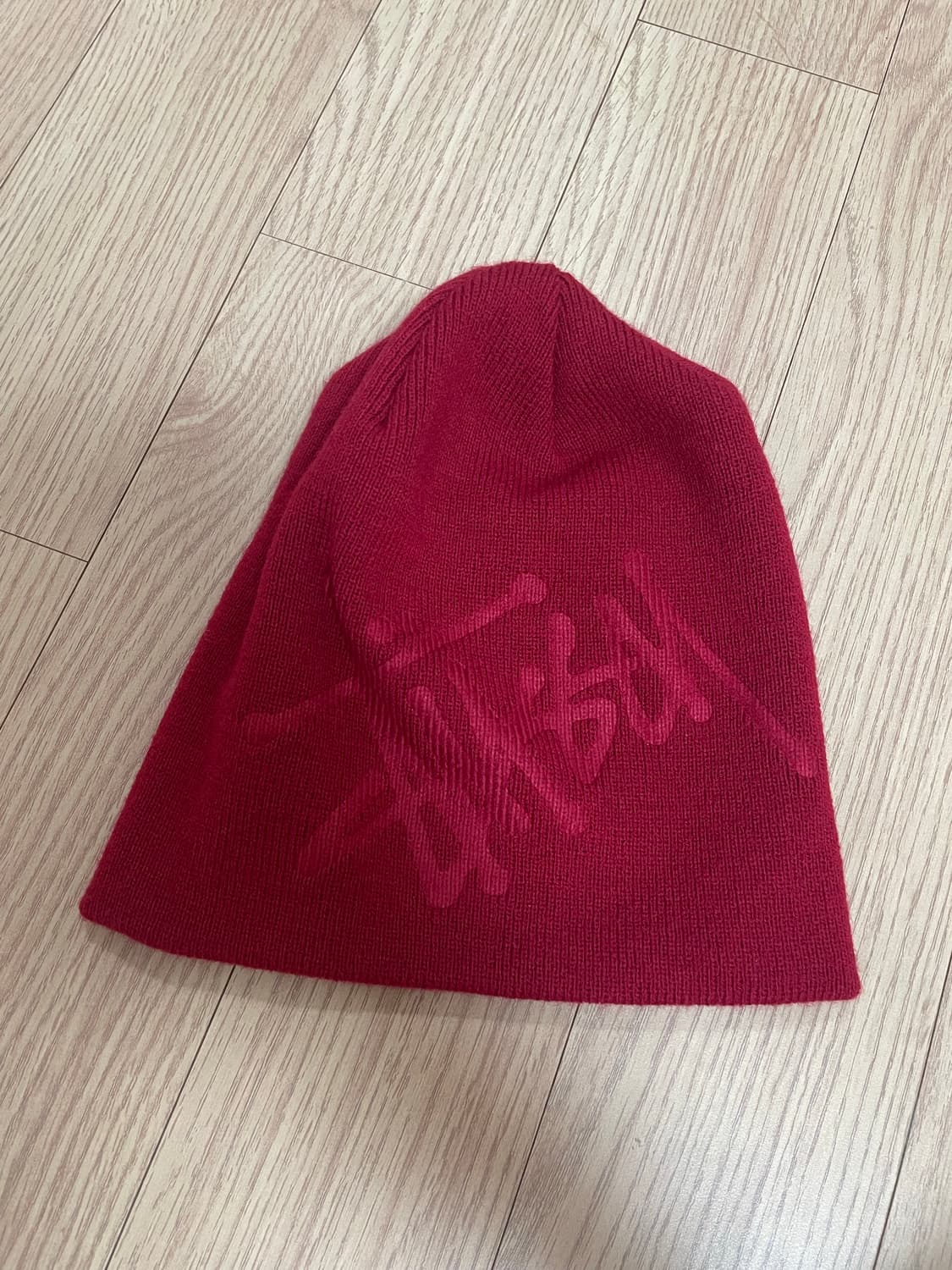 스투시 디보스드 스탁 로고 비니 딥레드 상품이미지1