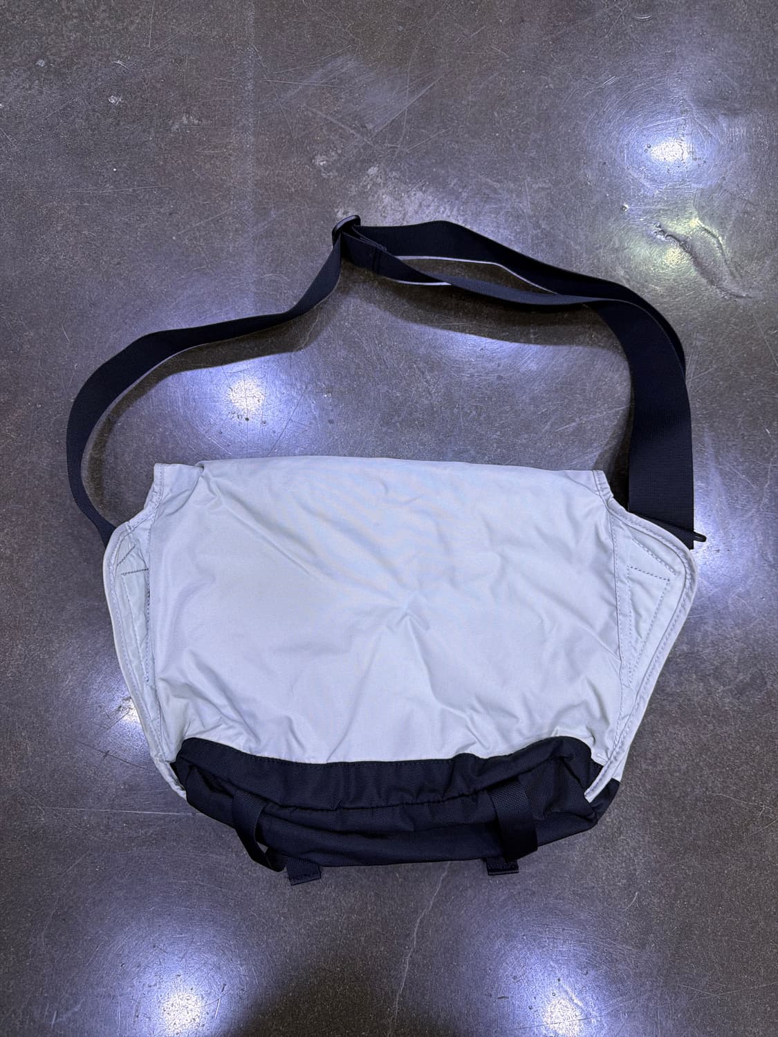 나이키 메신저백 화이트 블랙 오렌지 포인트 크로스백 상품이미지2