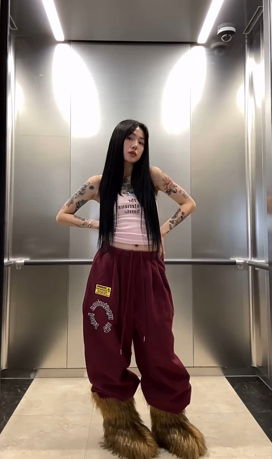 더미스테리어스호텔 트레이닝 팬츠 상품이미지2