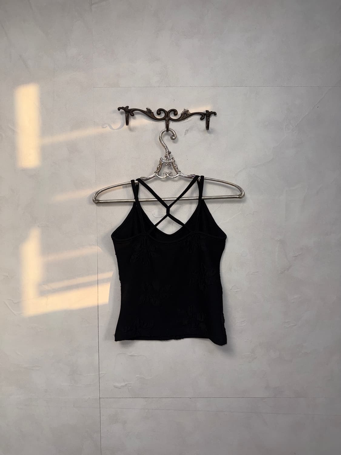 Black flower embossing crop sleeveless  상품이미지5