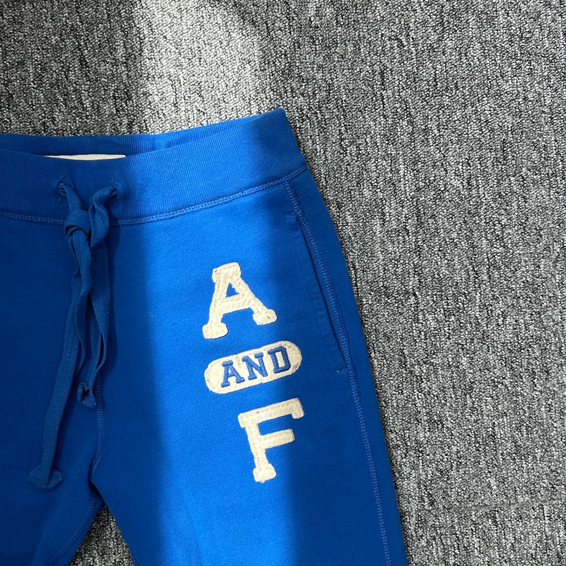 아베크롬비 y2k 블루 트레이닝 팬츠 상품이미지2