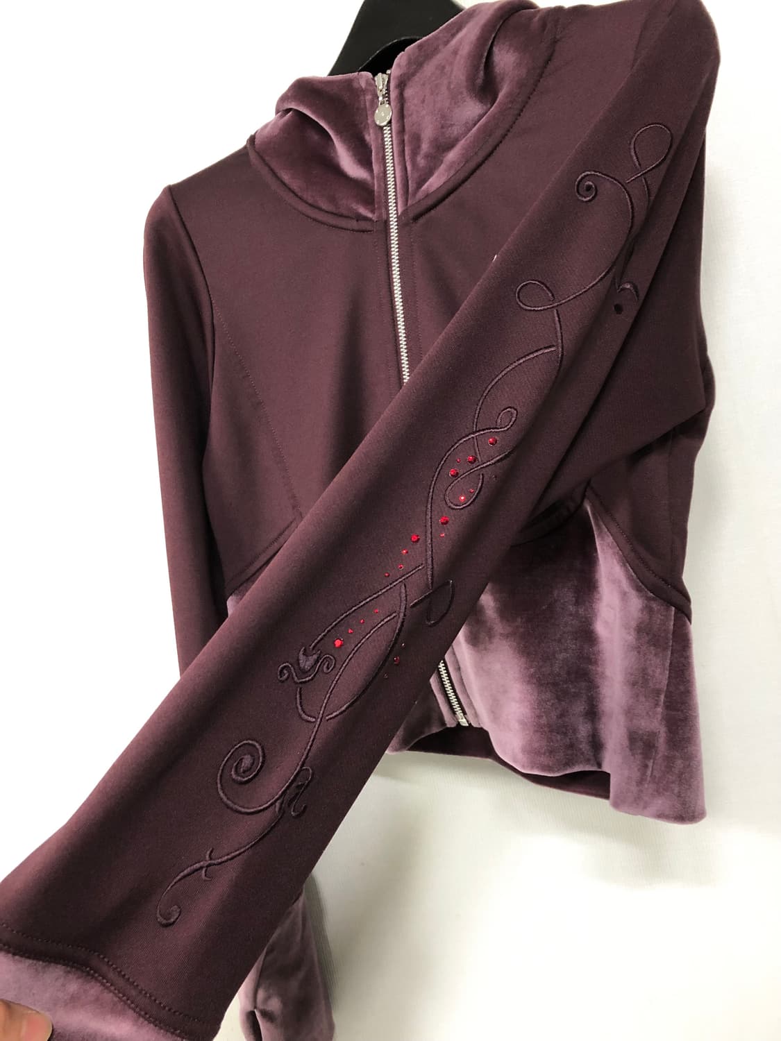 (대장) 나이키 여성 핏드라이 딱붙핏 비즈 크롭 벨벳 져지 후드집업 상품이미지4