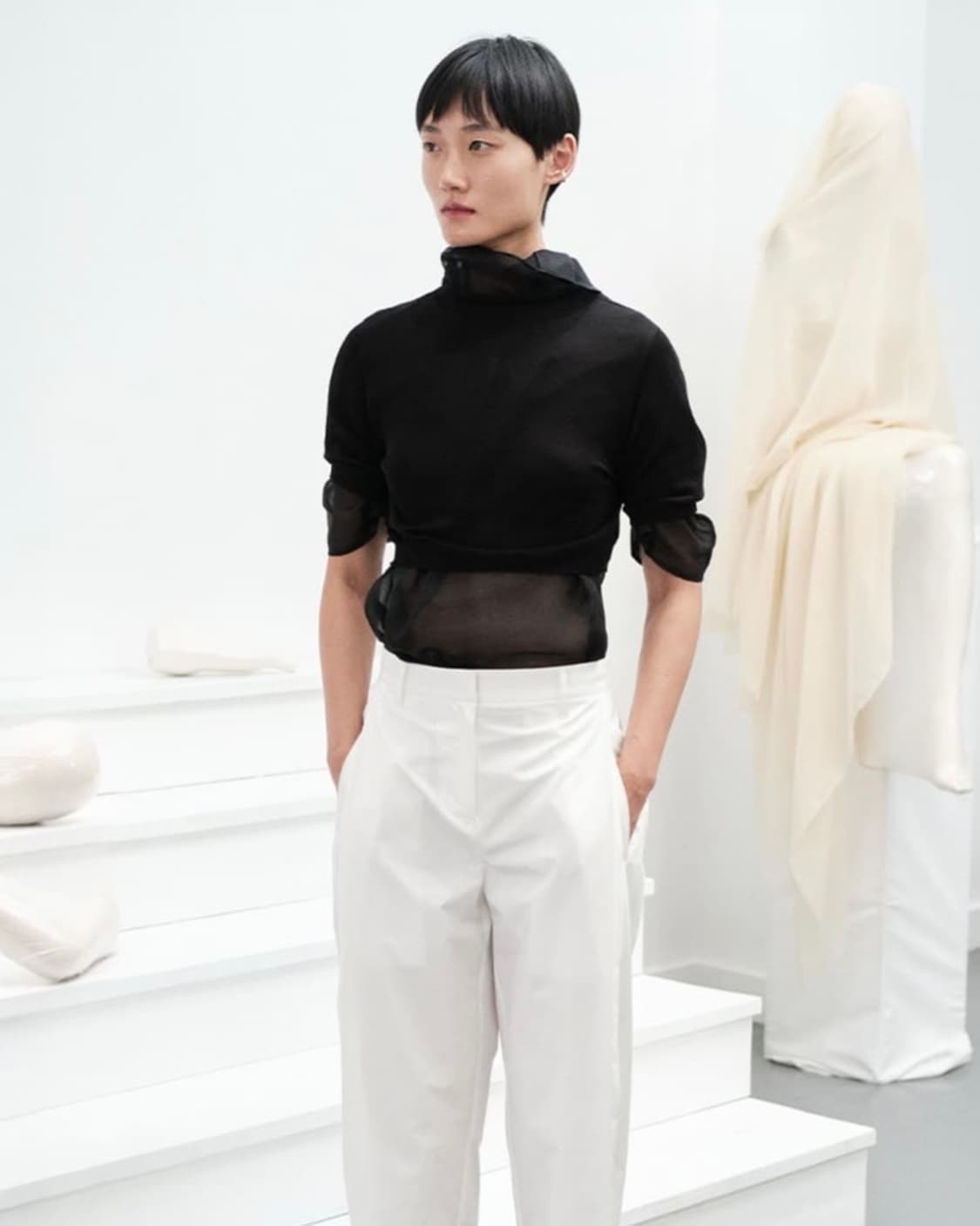 AMOMENTO / SHEER CROPPED KNIT BK 상품이미지2