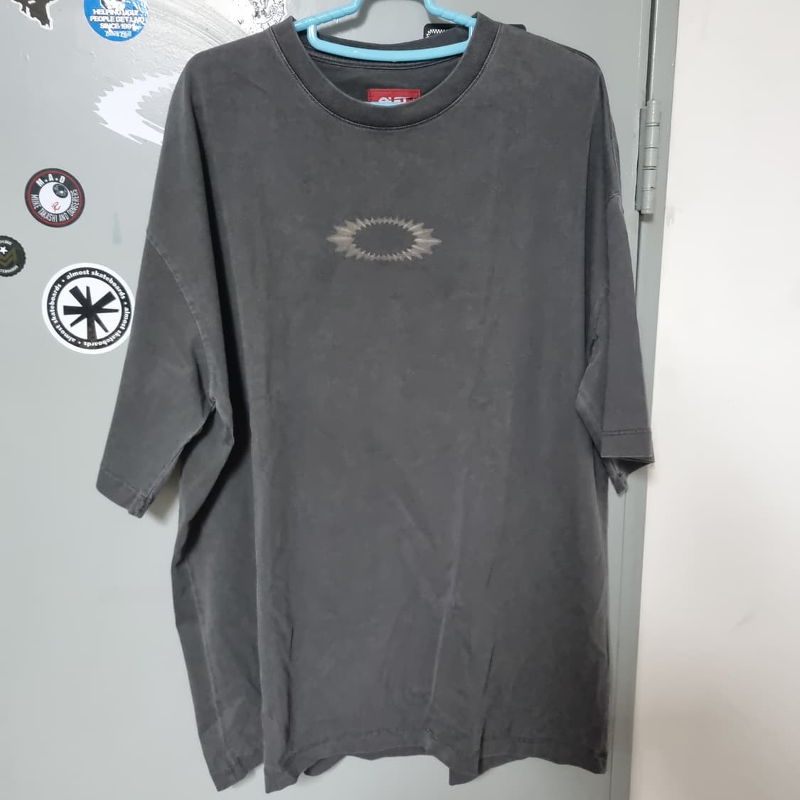 오클리 x 피에트 메탈 2.0 티셔츠 상품이미지2