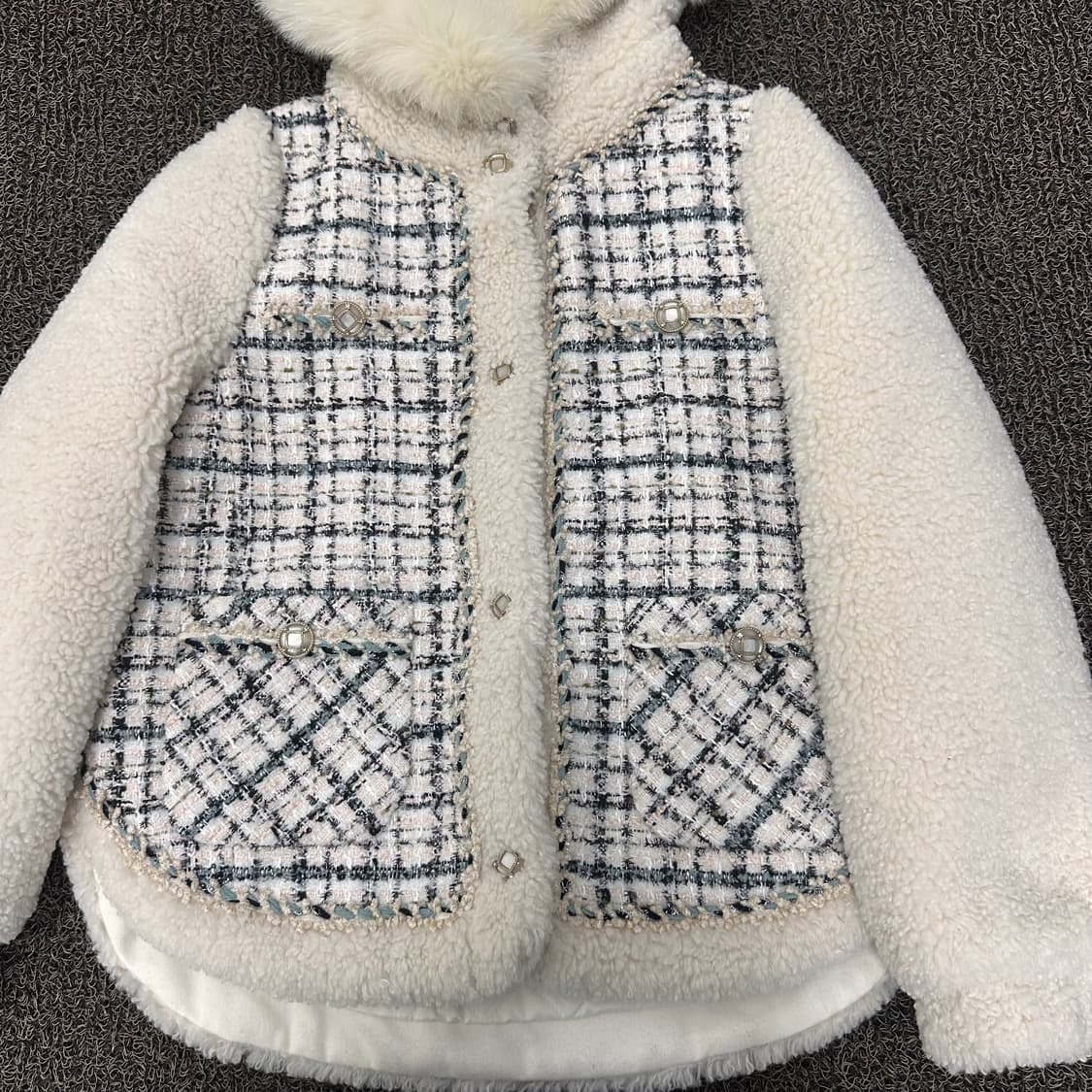 O2nd 오즈세컨 한섬 여성 트위드 여우털 자켓 상품이미지5