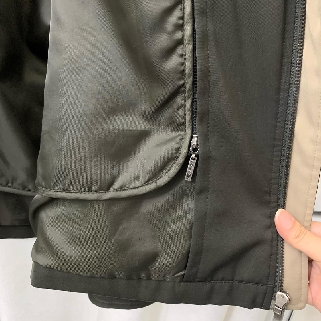 입생로랑 딥카키 스몰로고 윈드 자켓 상품이미지5