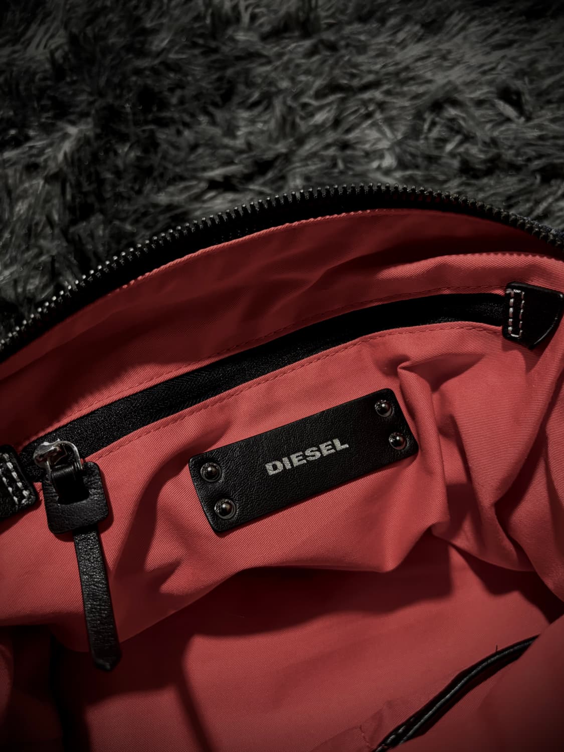 Diesel 버클 디테일 워싱 데님 크로스백 상품이미지10