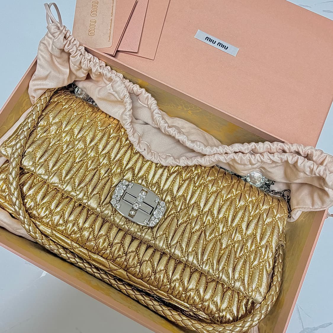  미우미우 RP0169 마테라쎄 스왈로브스키 크리스탈 골드 클러치 & 숄 상품이미지6