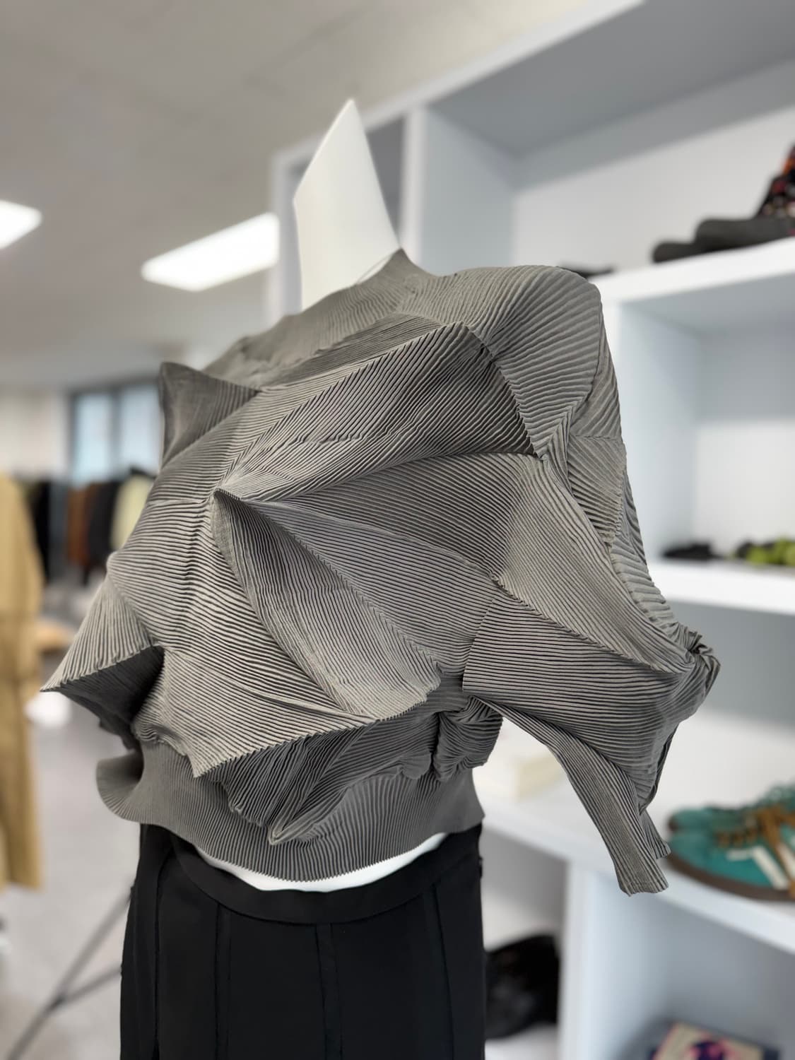 아방가르드 플리츠 탑 상품이미지2