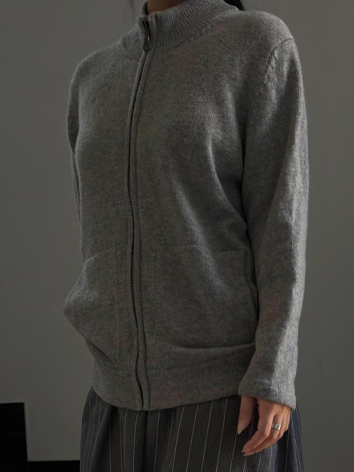 그레이 포켓 니트 집업 상품이미지3