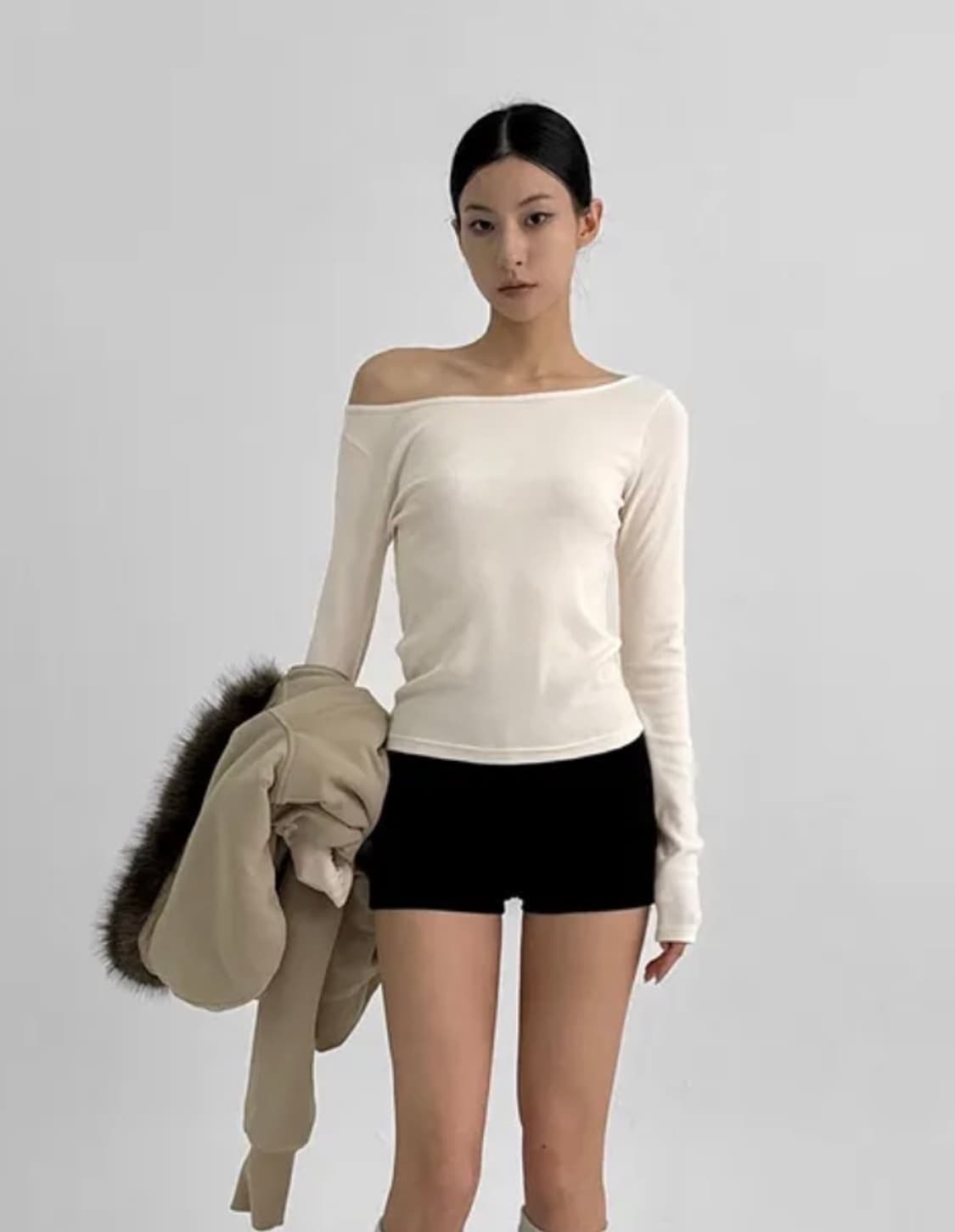 블랙업 더츠비 원숄더 아이보리 상품이미지1