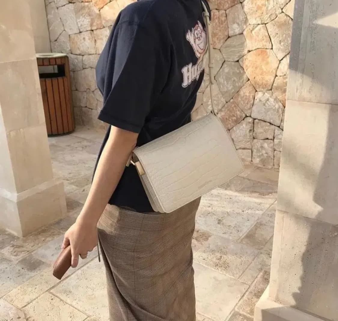 어썸니즈 카우 레더 아이보리 타임리스백 상품이미지3