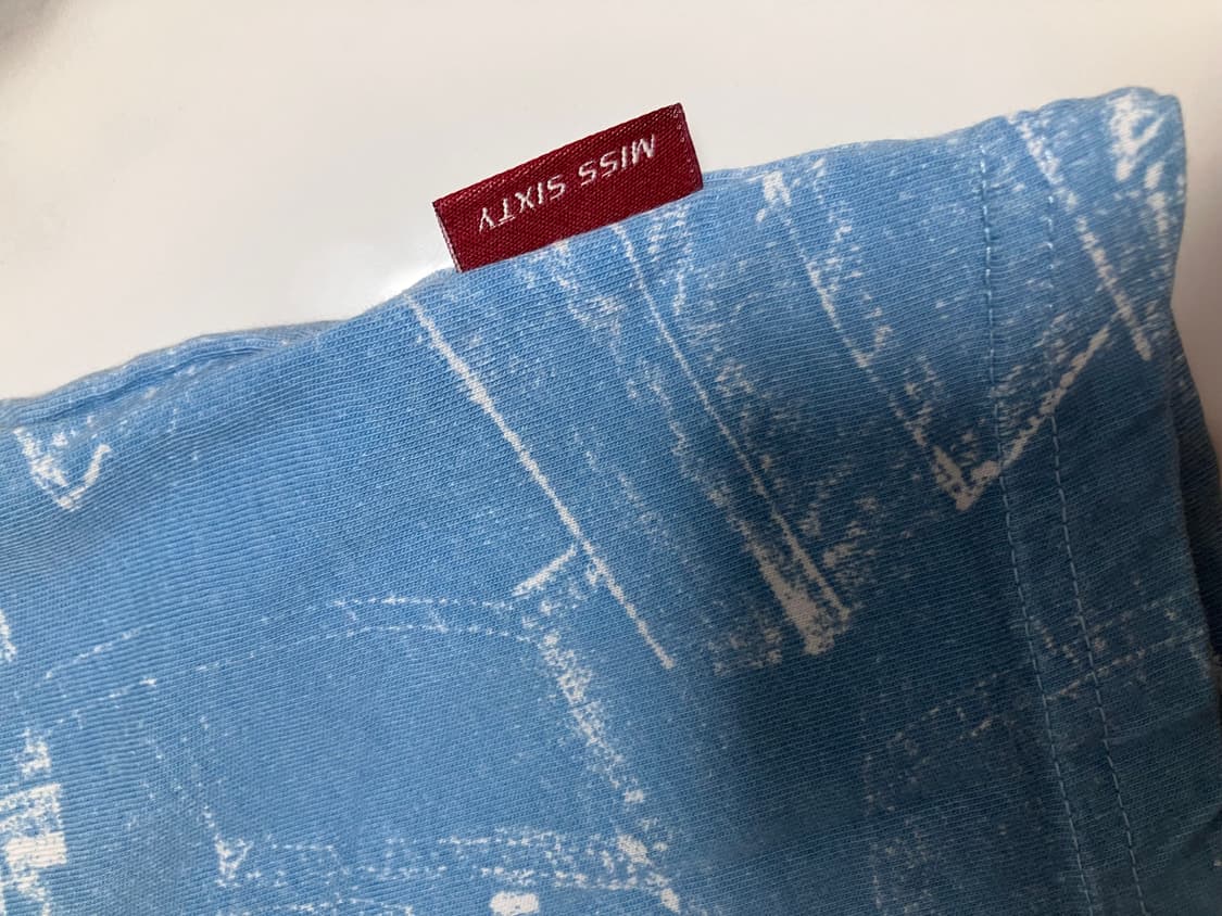 미스식스티 얼반아웃피터스 한정판 나시 티 데님 프린트 상품이미지4