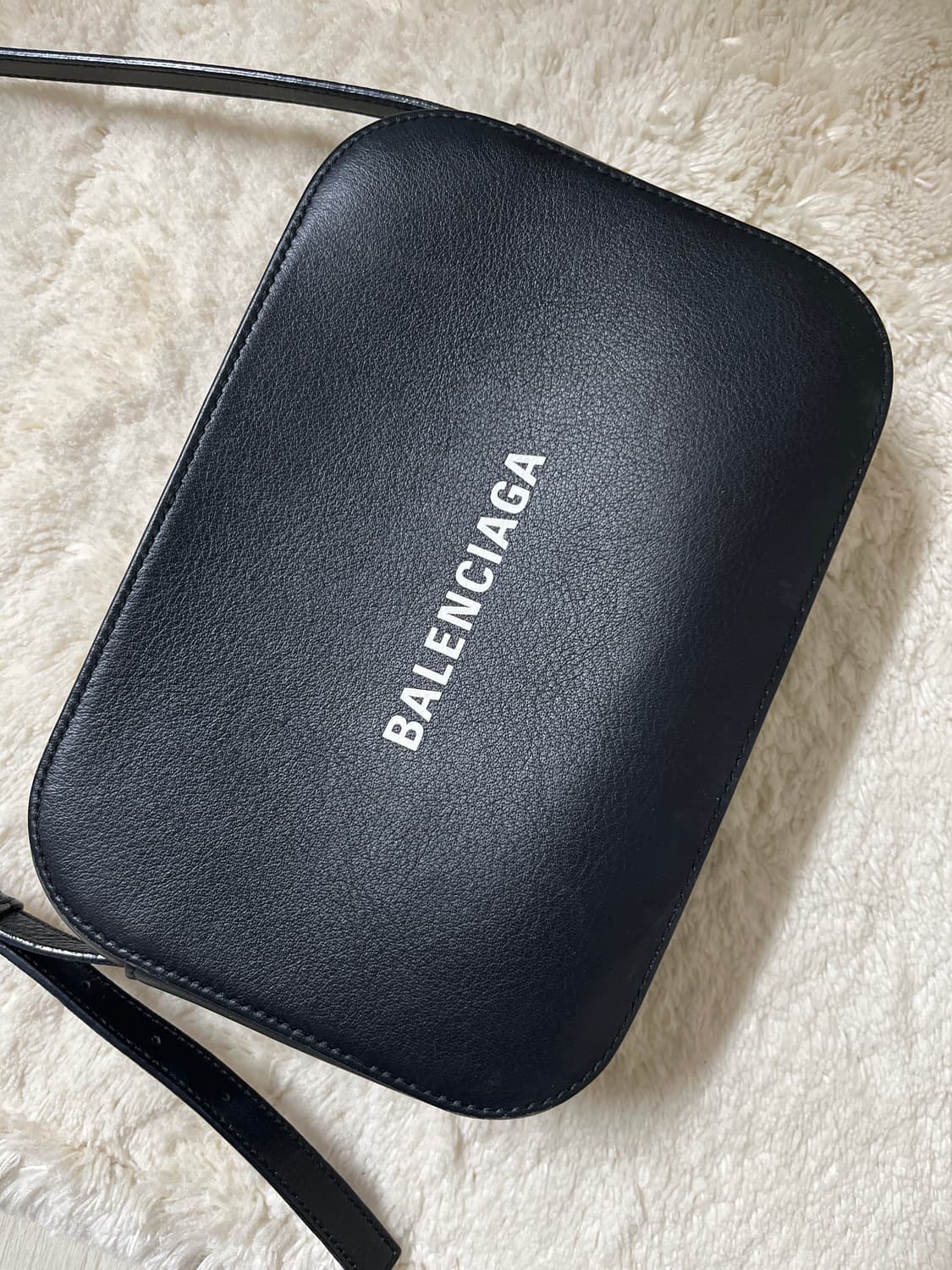 발렌시아가 에브리데이 카메라백 블랙 상품이미지2